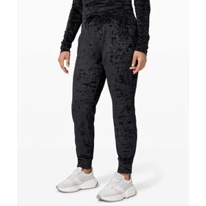 EUC Lululemon Ready to Crush Jogger, Black, Size 2, Crushed Velvet, W5DAKS